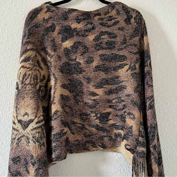Snow Leopard Print Poncho Shawl Fringe Sides Tan Black Gold One Size - Picture 4 of 11